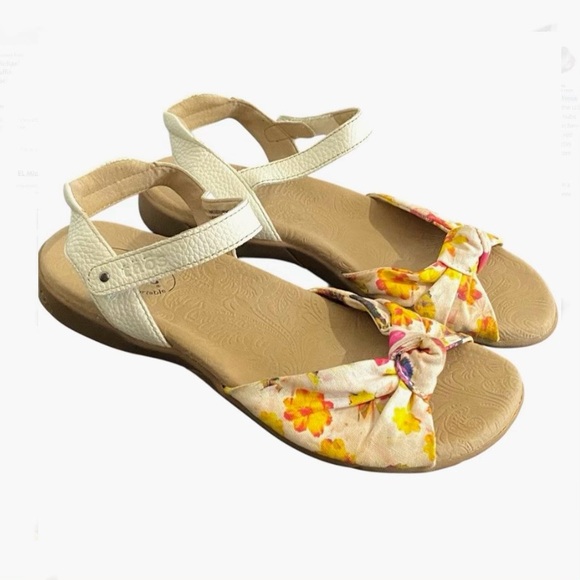 Taos White Floral Sandals Size 8 Like New - Picture 2 of 12